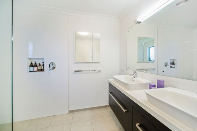 Photo of property in 321a Mangorei Road, Merrilands, New Plymouth, 4312