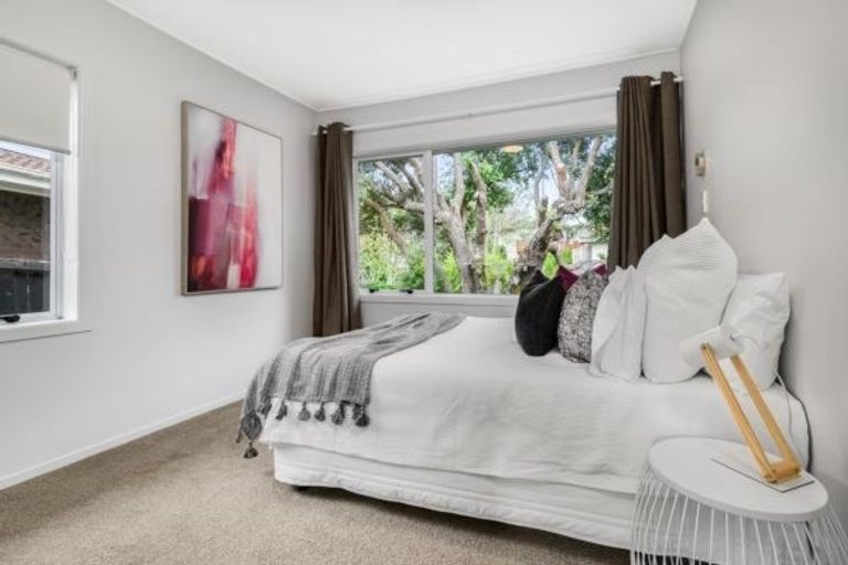 Photo of property in 18 Markham Place, Bucklands Beach, Auckland, 2012