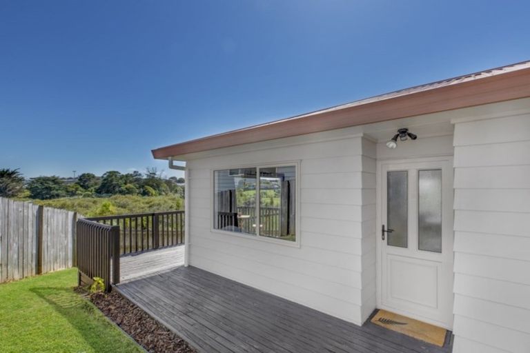 Photo of property in 2/7 Kopu Place, Clendon Park, Auckland, 2103