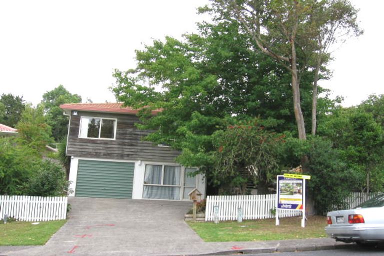 Photo of property in 1/28 Sequoia Place, Sunnynook, Auckland, 0620