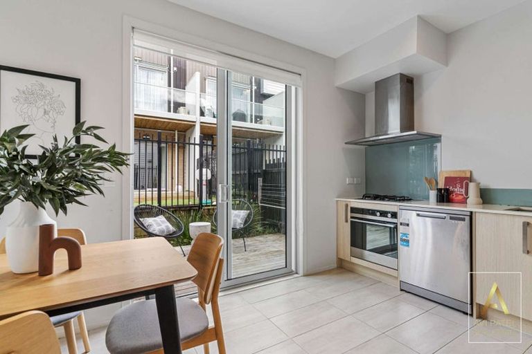 Photo of property in 10 Ceramic Lane, New Lynn, Auckland, 0600