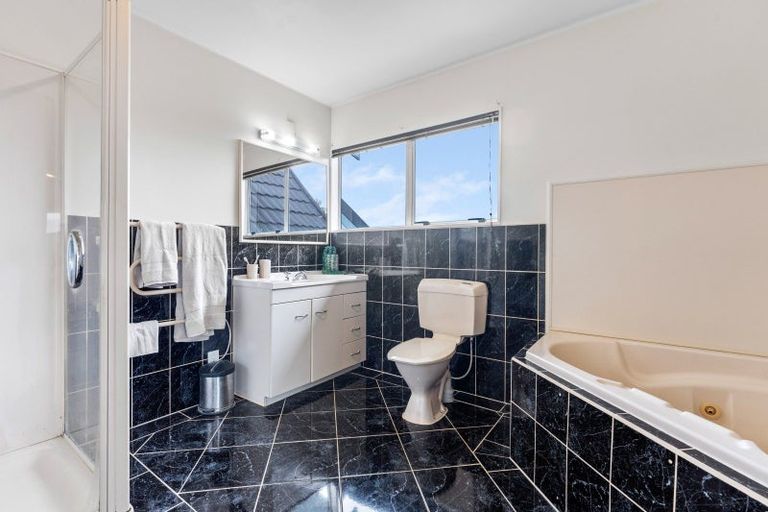 Photo of property in 1 Hadleigh Court, Paraparaumu, 5032