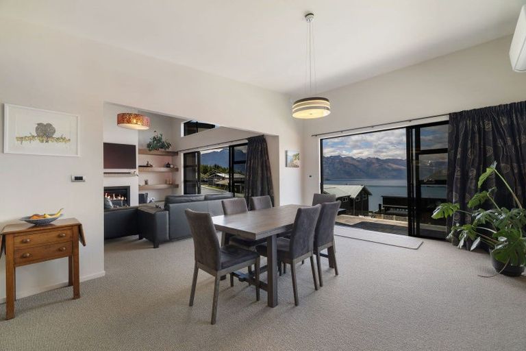 Photo of property in 70 Wynyard Crescent, Fernhill, Queenstown, 9300