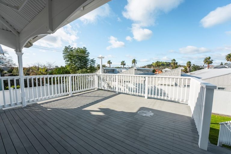 Photo of property in 34 William Bond Street, Stanley Point, Auckland, 0624