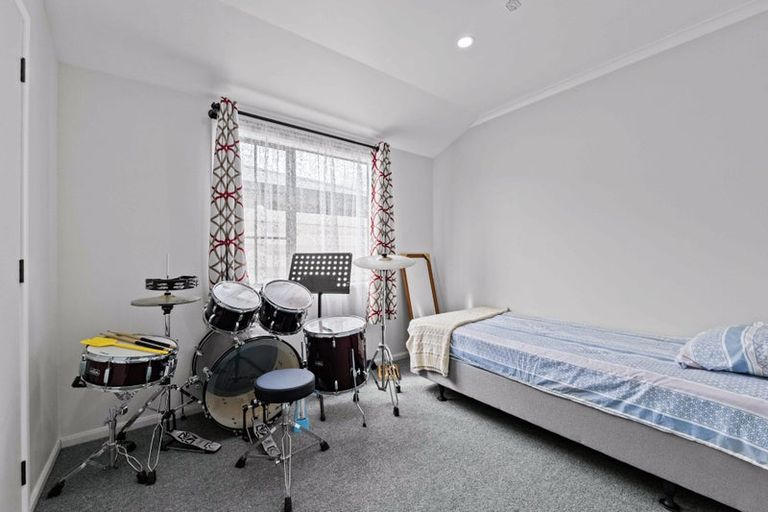 Photo of property in 8 Beech Place, Hawera, 4610