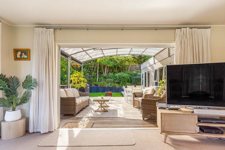 Photo of property in 10 Coromandel Crescent, Mairangi Bay, Auckland, 0630