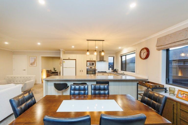 Photo of property in 7 Cyprus Place, Fitzherbert, Palmerston North, 4410