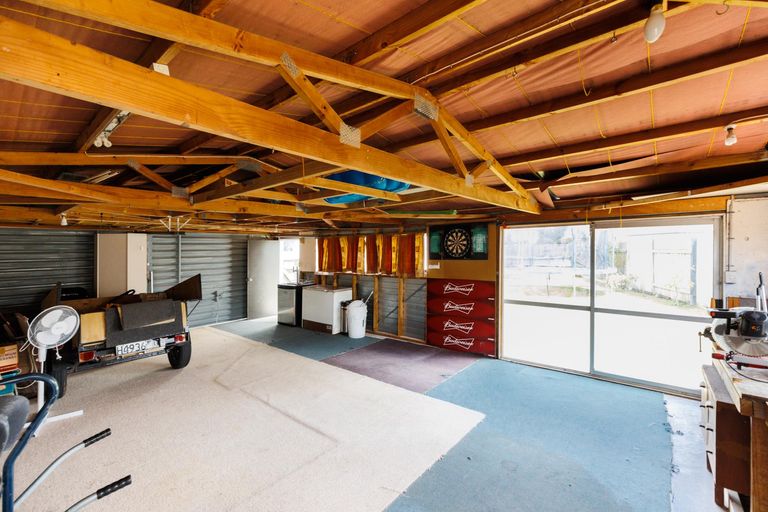 Photo of property in 3 Forbes Place, Kelvin Grove, Palmerston North, 4414