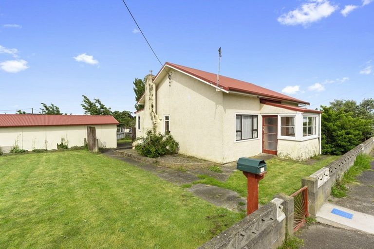 Photo of property in 72 Avenue Road, Foxton, 4814