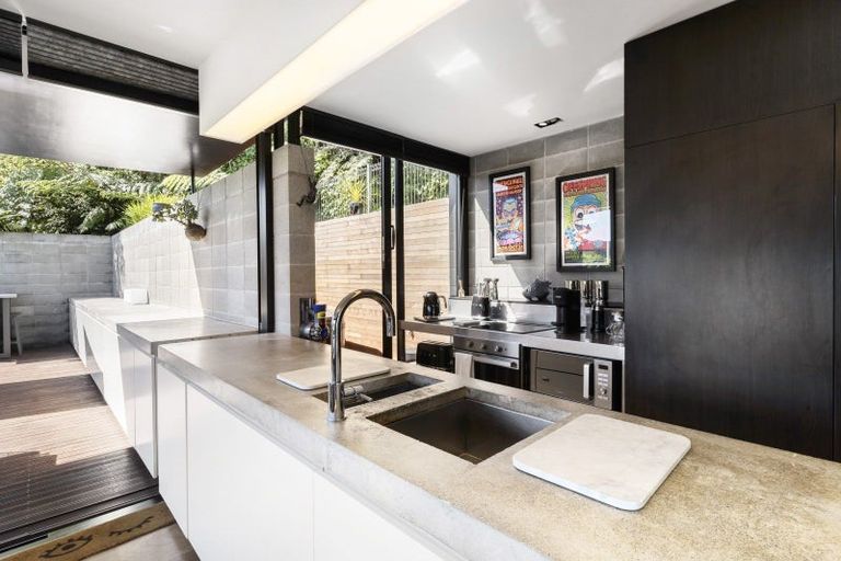 Photo of property in 20a Montgomery Avenue, Karori, Wellington, 6012