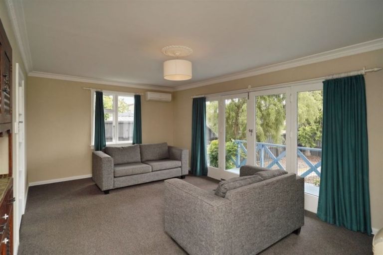 Photo of property in 1/261 Lake Terrace Road, Shirley, Christchurch, 8061