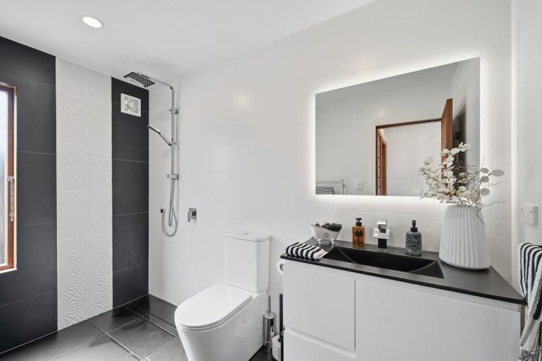 Photo of property in 24a Orchard Road, Waiake, Auckland, 0630