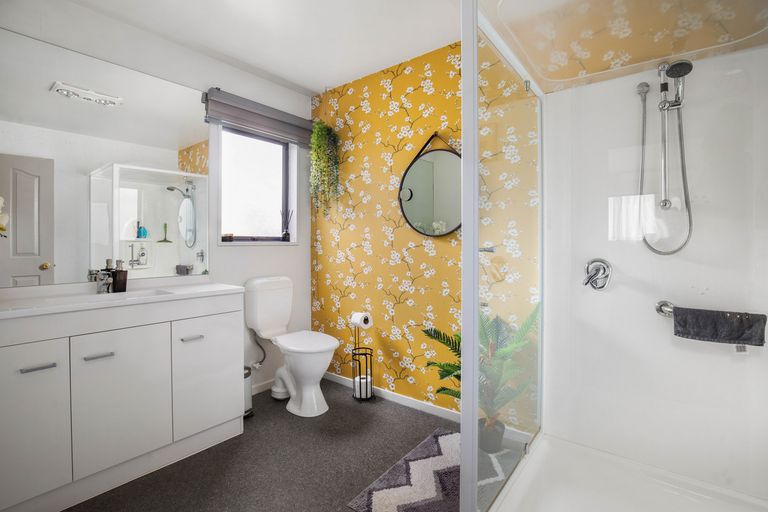 Photo of property in 22 Clutha Street, Alexandra, 9320