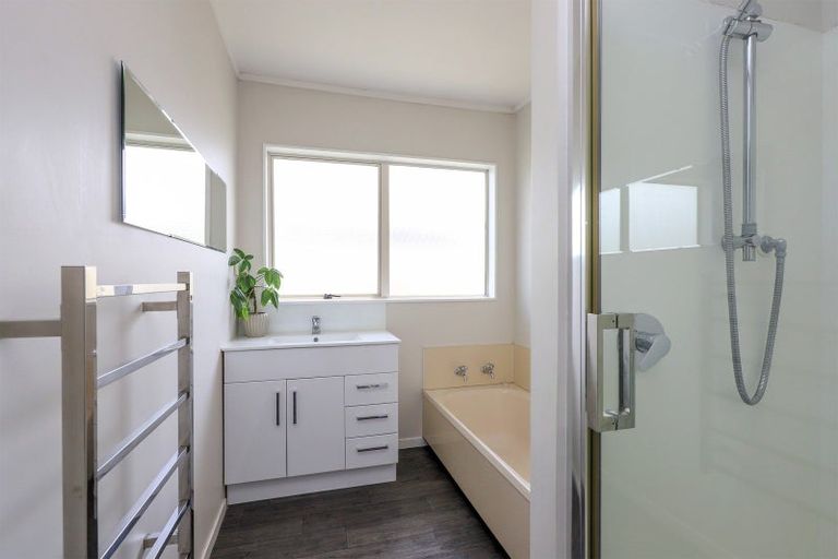 Photo of property in 6 Howard Road, Taradale, Napier, 4112