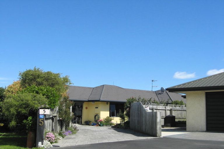 Photo of property in 5 Heath Place, Stoke, Nelson, 7011