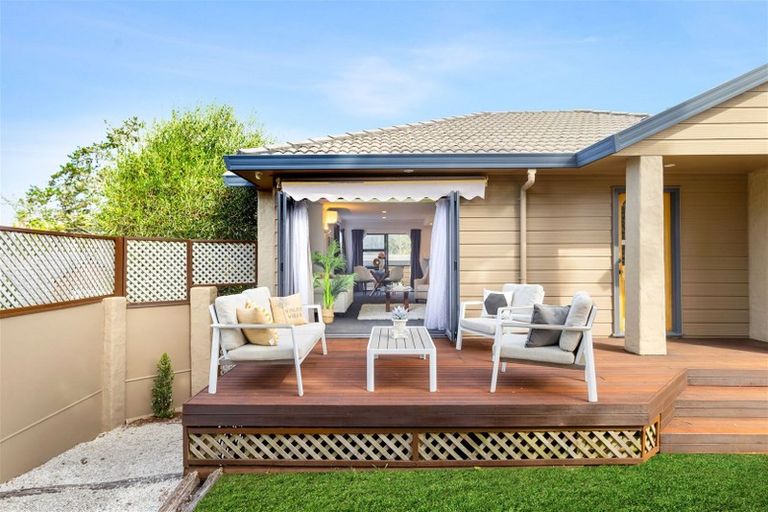 Photo of property in 1/22 Lagoon Way, West Harbour, Auckland, 0618