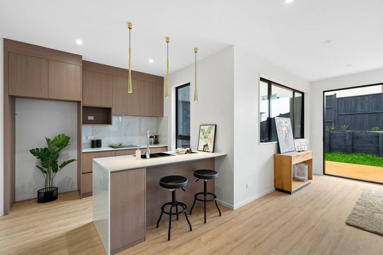 Photo of property in 6/90 Picasso Drive, West Harbour, Auckland, 0618