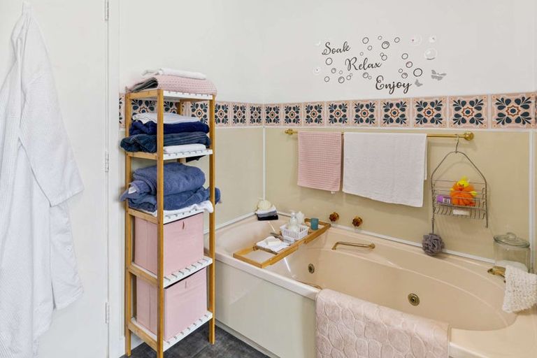 Photo of property in 2 Dunallen Avenue, Marton, 4710