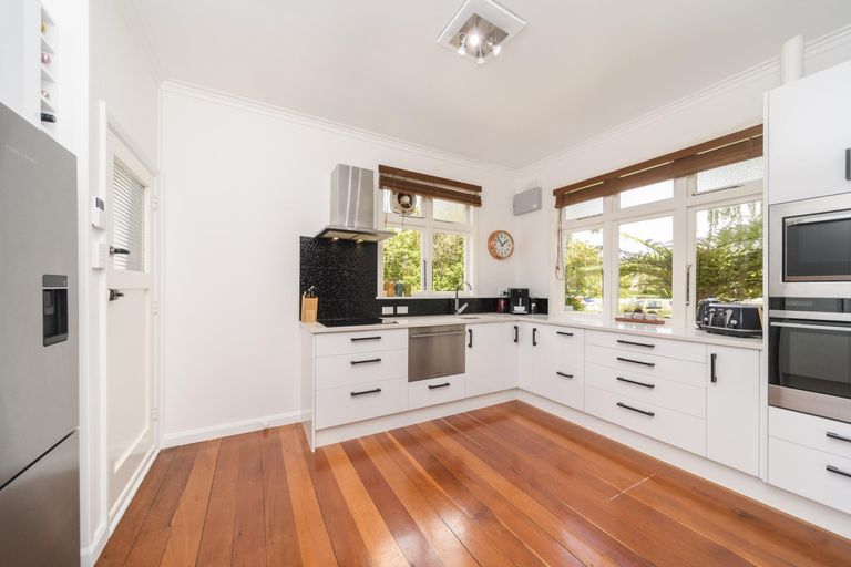 Photo of property in 95 Churchill Avenue, Hokowhitu, Palmerston North, 4410