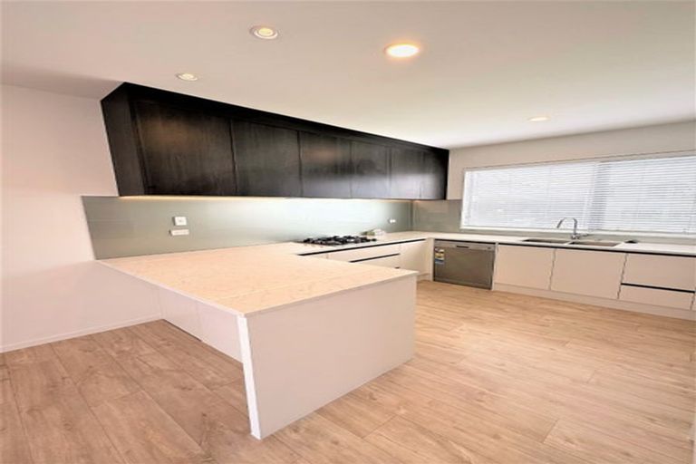 Photo of property in 12 William Calvert Drive, Swanson, Auckland, 0614