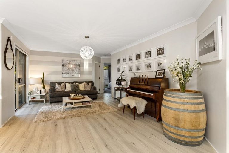 Photo of property in 14 Stonedge Lane, Rosedale, Auckland, 0632