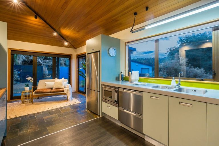 Photo of property in 14 The Crowsnest, Whitby, Porirua, 5024