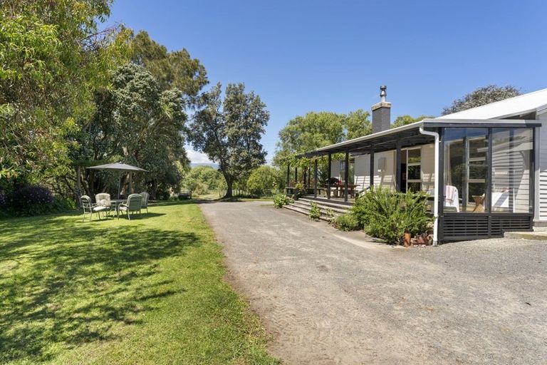 Photo of property in 151 Swamp Road, Te Horo, Otaki, 5581