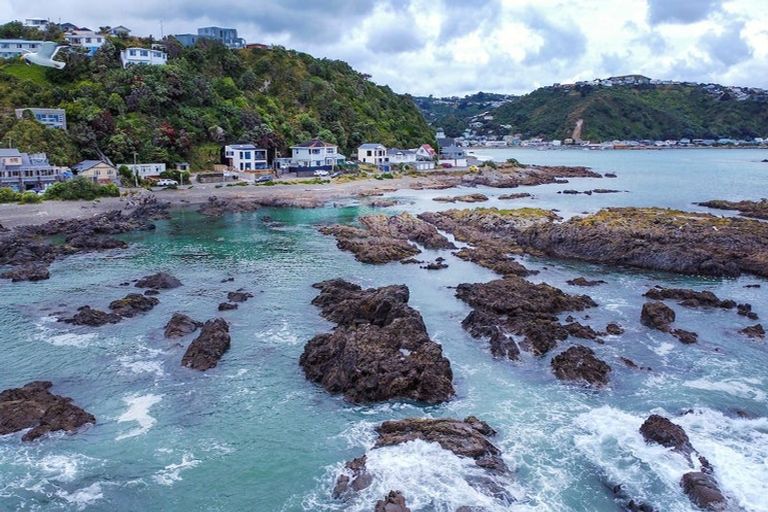 Photo of property in 354 The Esplanade, Island Bay, Wellington, 6023