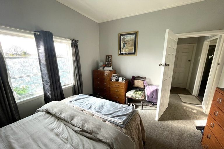 Photo of property in 813 Waitakere Road, Kumeu, 0891