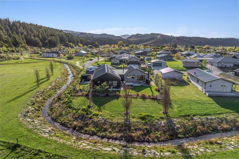 Photo of property in Luggate Park, 32 Cooper Crescent, Luggate, Wanaka, 9383