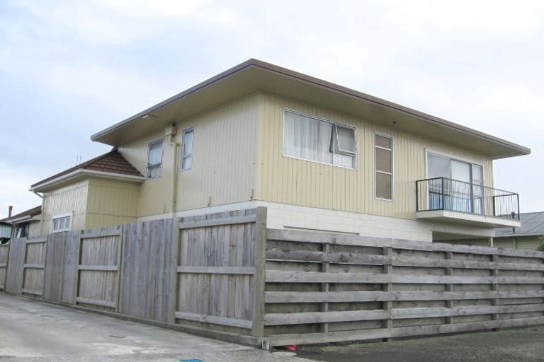Photo of property in 128 Heretaunga Street, Palmerston North, 4414