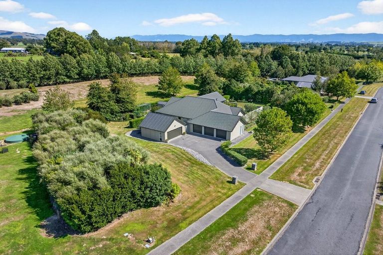 Photo of property in 10 Fairway Drive, Martinborough, 5711
