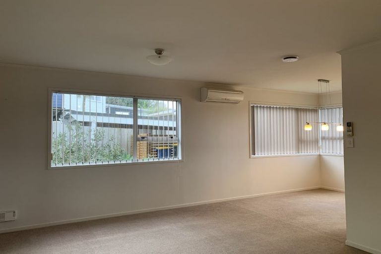 Photo of property in 12 Oreil Avenue, West Harbour, Auckland, 0618