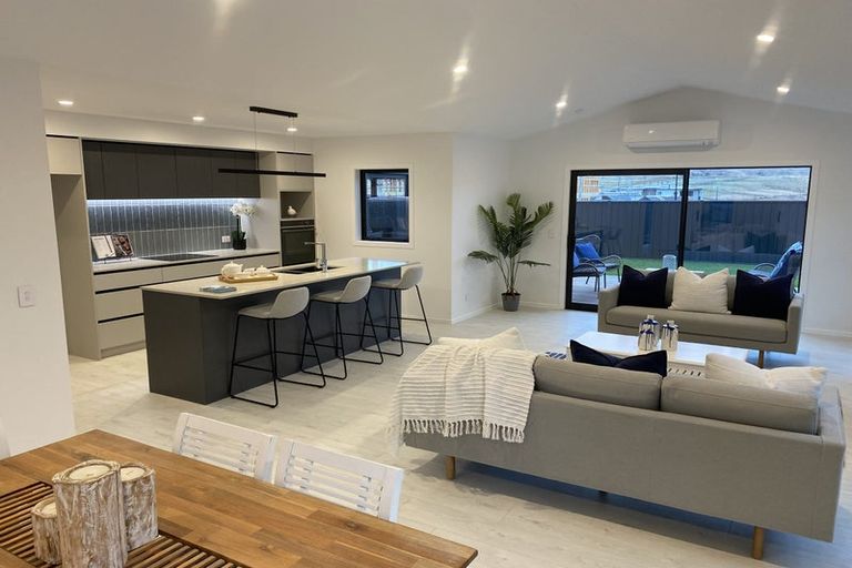 Photo of property in 14 Annie Aranui Drive, Poraiti, 4182