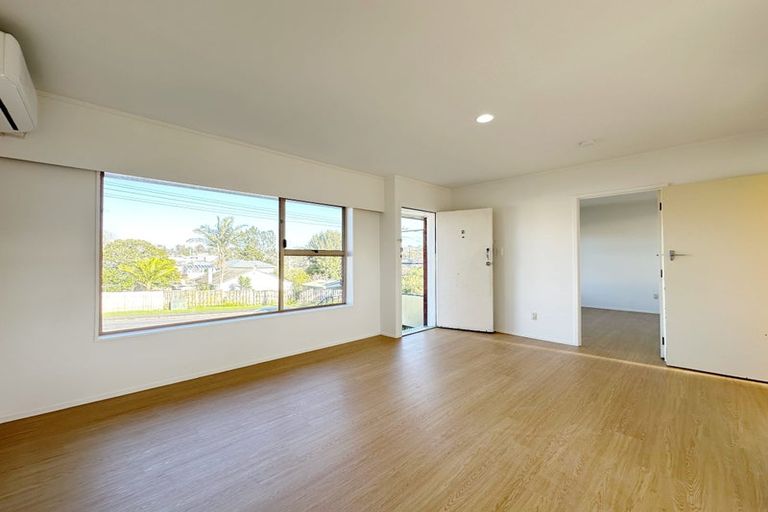 Photo of property in 2/75 Sabulite Road, Kelston, Auckland, 0602
