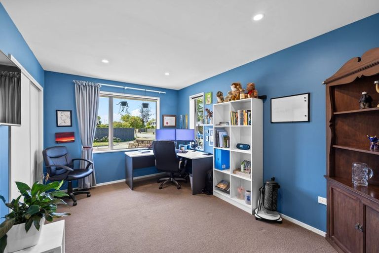 Photo of property in 1 Iti Place, Parklands, Christchurch, 8083
