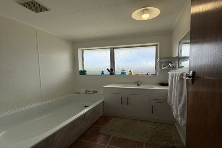 Photo of property in 24a Oregon Drive, Maoribank, Upper Hutt, 5018