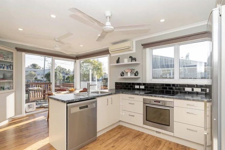 Photo of property in 19 Manapouri Place, Glenview, Hamilton, 3206