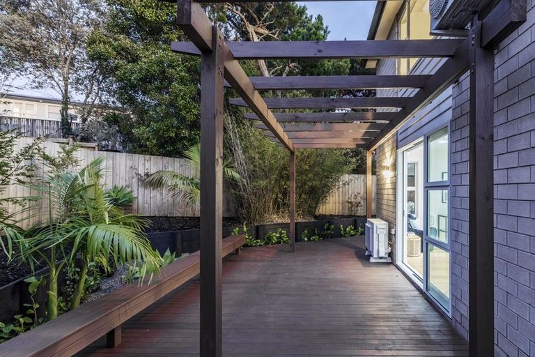 Photo of property in 19a Linwood Avenue, Forrest Hill, Auckland, 0620