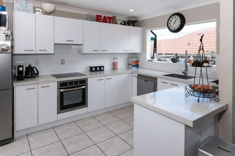 Photo of property in 2/70 Drake Street, Howick, Auckland, 2014