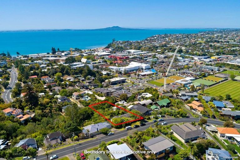 Photo of property in 63 Woodlands Crescent, Browns Bay, Auckland, 0630