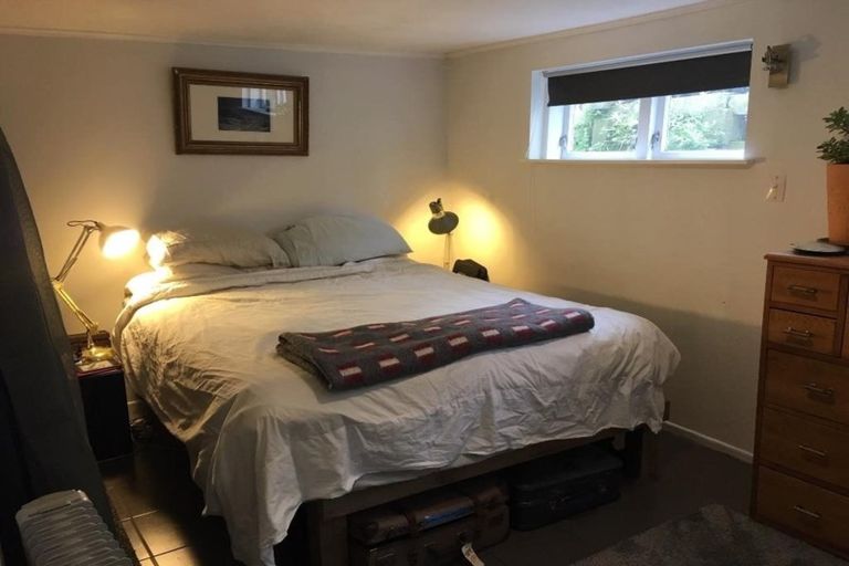 Photo of property in 5 Edinburgh Terrace, Berhampore, Wellington, 6023