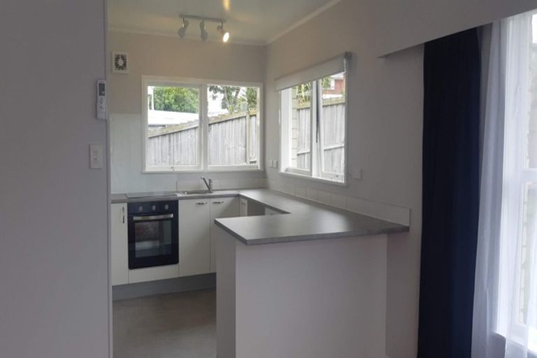 Photo of property in 1/31 Marcel Place, Glenfield, Auckland, 0629