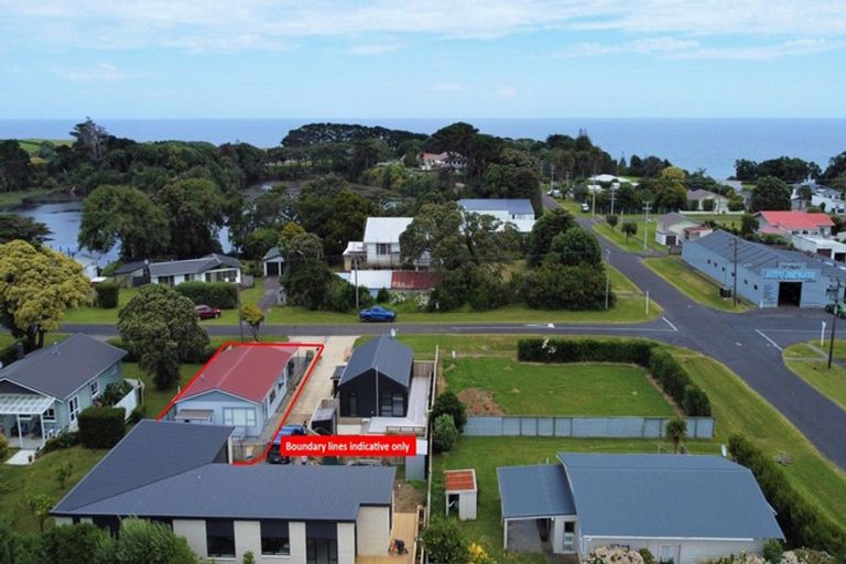 Photo of property in 9 Domett Street, Opunake, 4616