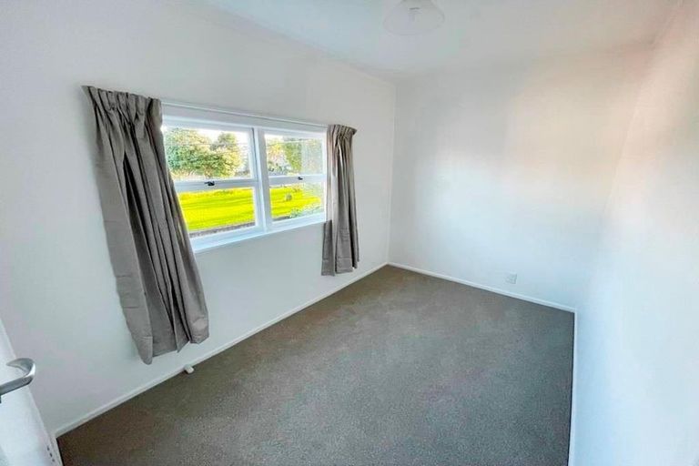 Photo of property in 1/5 Folkestone Street, Murrays Bay, Auckland, 0630