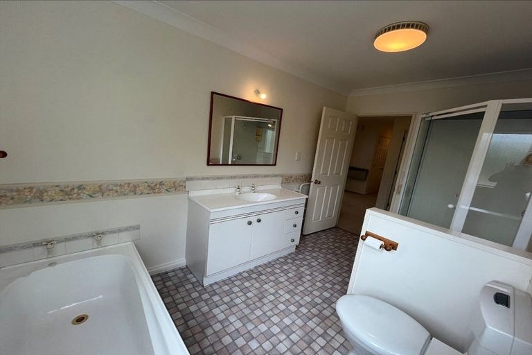 Photo of property in 43a Winara Avenue, Waikanae, 5036