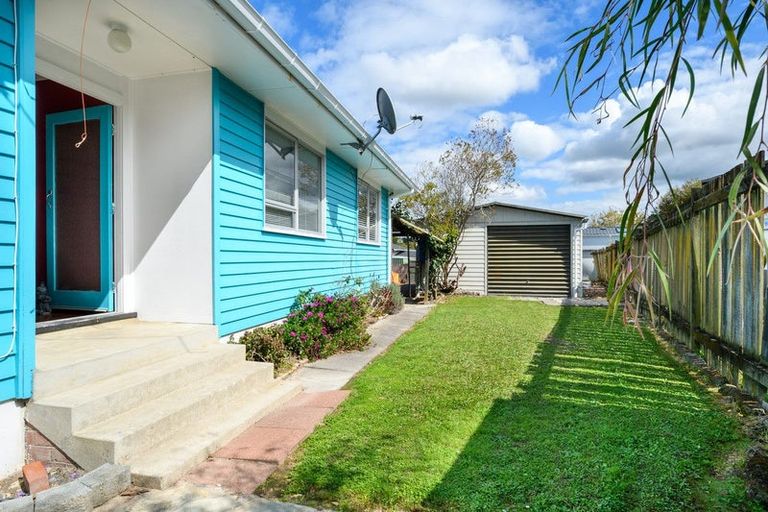 Photo of property in 26 Vina Place, Massey, Auckland, 0614