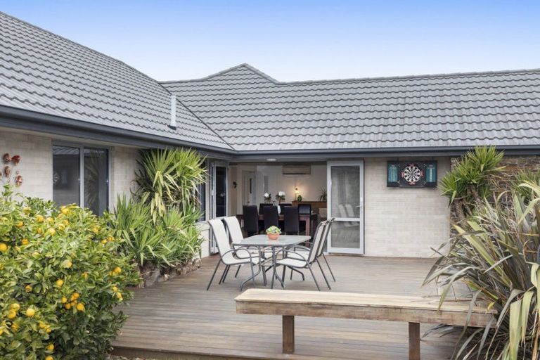 Photo of property in 20 Dunaverty Place, Broomfield, Christchurch, 8042