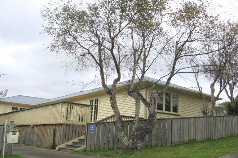 Photo of property in 63 Kiwi Crescent, Tawa, Wellington, 5028