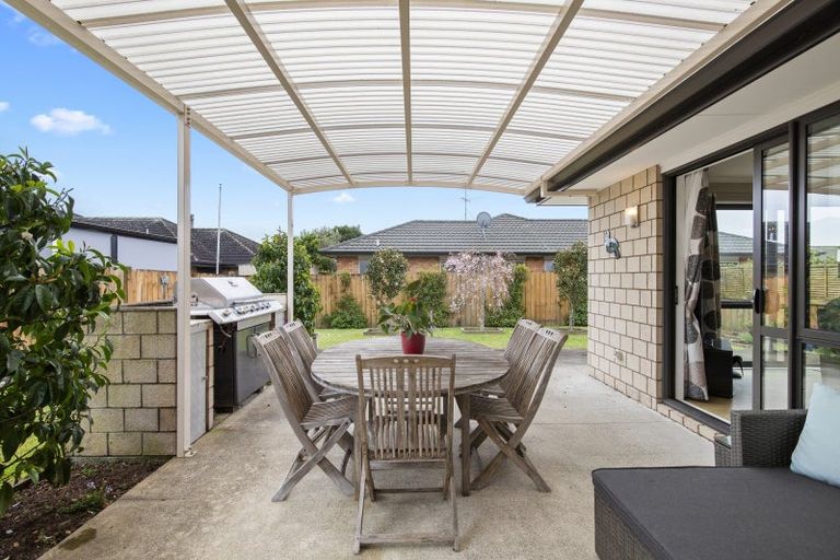 Photo of property in 25 Ripple Grove, Waiuku, 2123